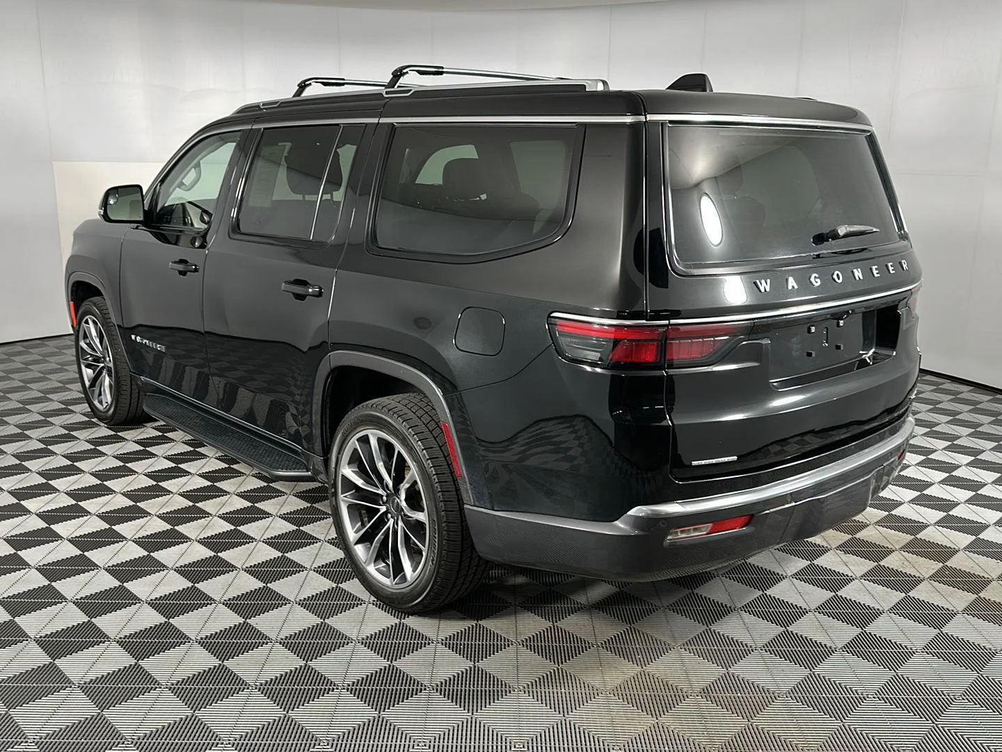 Used 2022 Diamond Black Crystal Pearlcoat Jeep Series II image 9