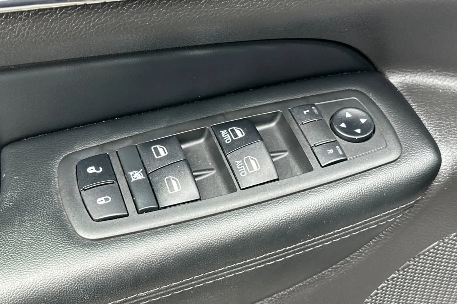 Certified Used 2019 Granite Crystal Clearcoat Metallic Jeep Limited image 13