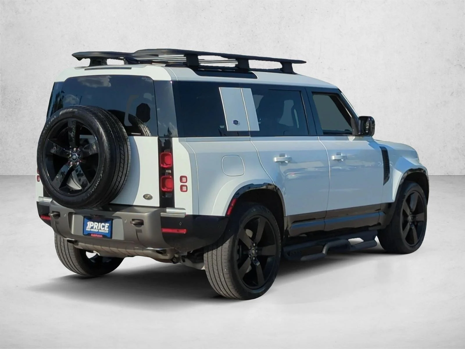 Used 2022 Yulong White Metallic Land Rover X-Dynamic SE image 5