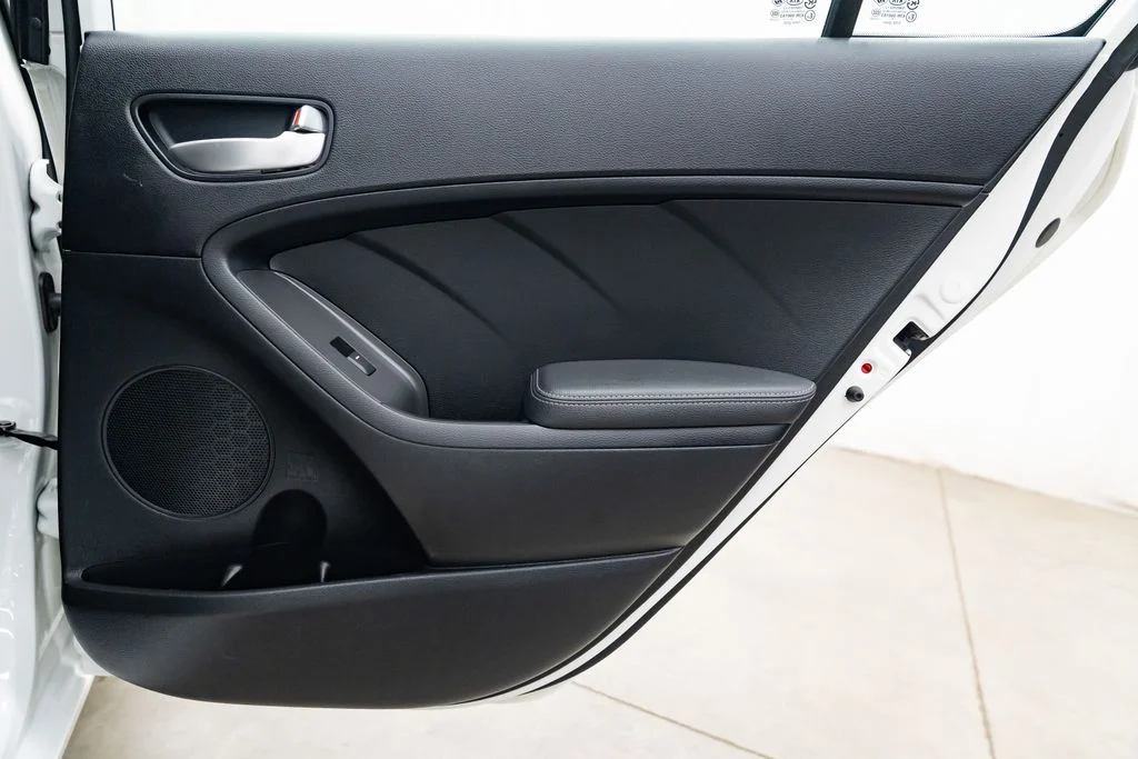 Used 2017 White Kia LX image 26