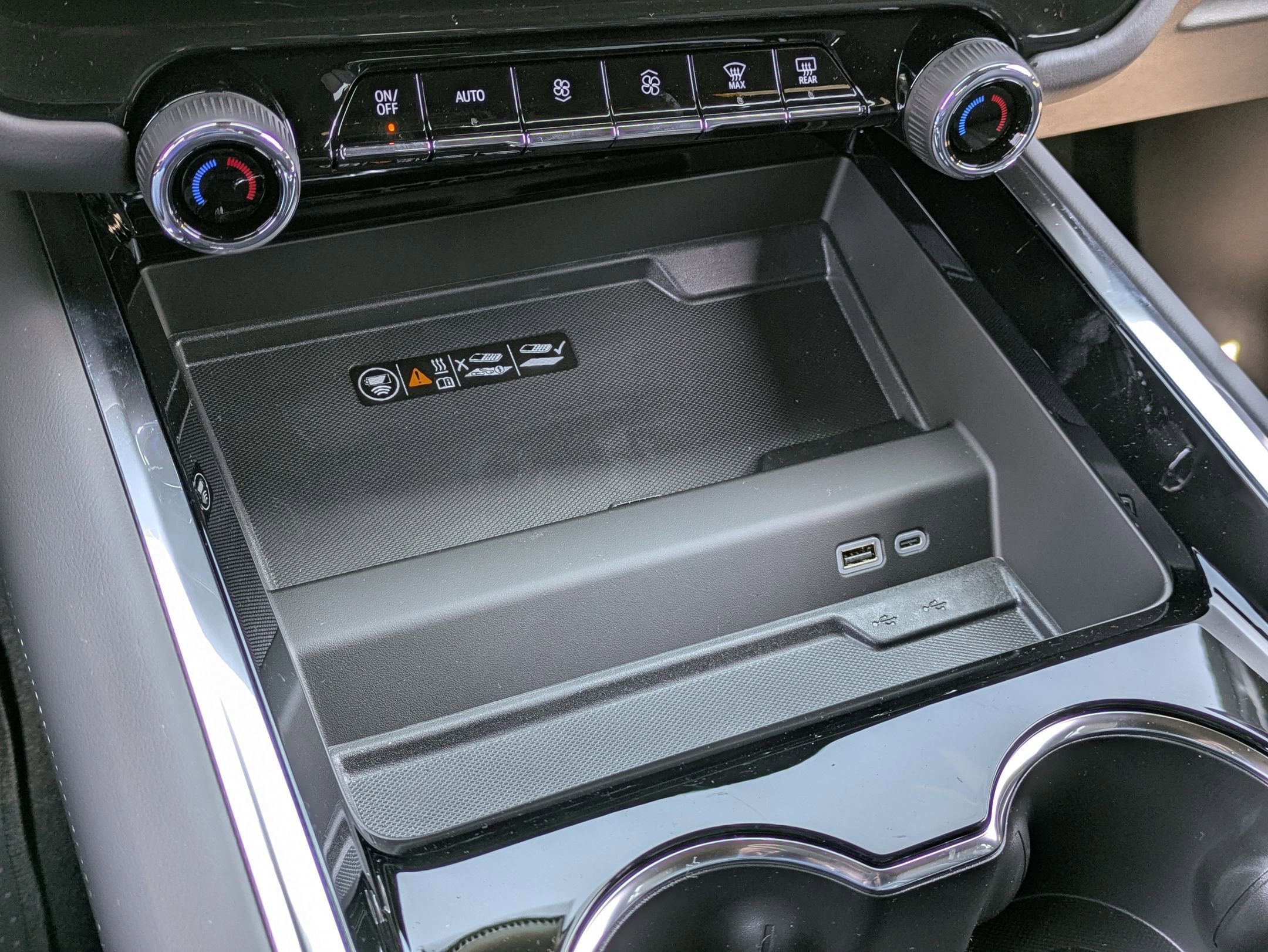 2025 Chevrolet Tahoe Premier - Photo 17