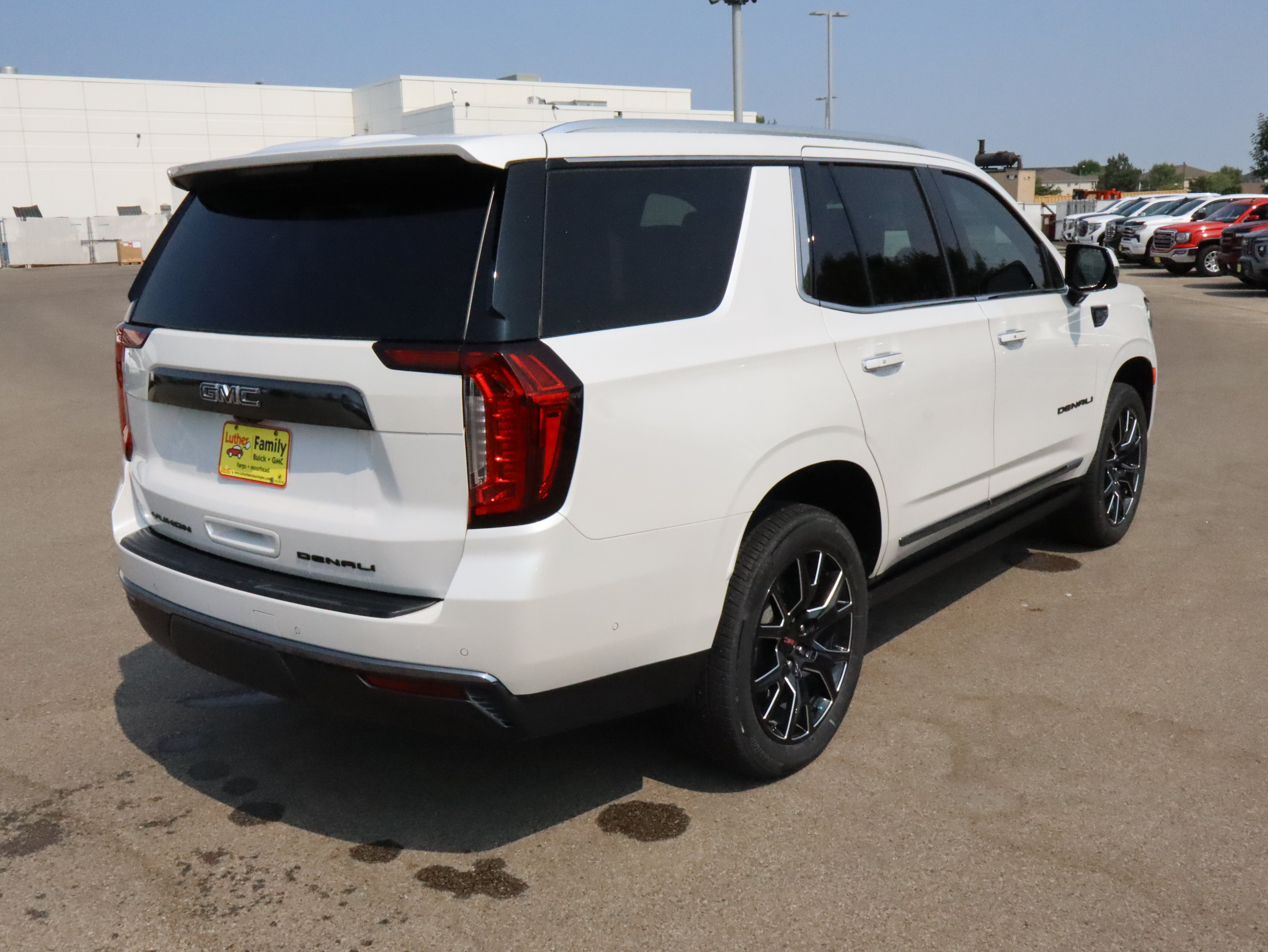 Used 2024 White Frost Tricoat GMC Denali Ultimate image 7
