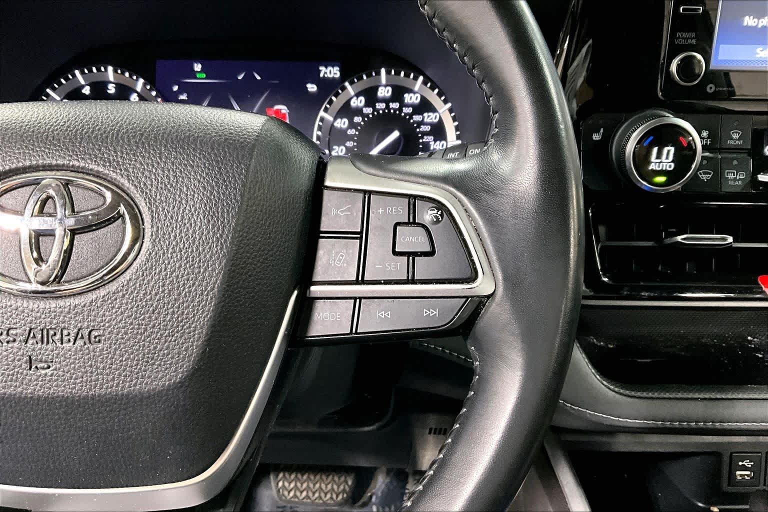 Used 2022 Moon Dust Toyota XLE image 25