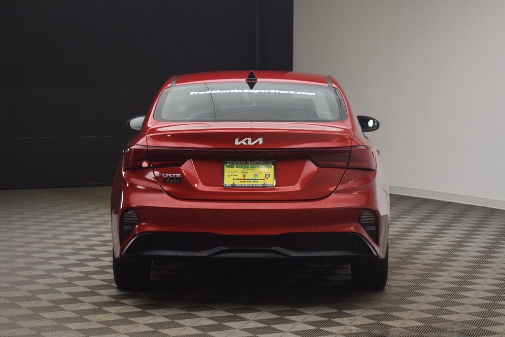 Used 2024 Currant Red Kia LXS image 6