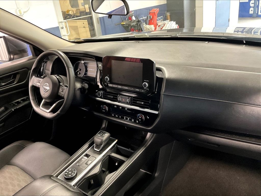 Used 2023 Gray Nissan SV image 14