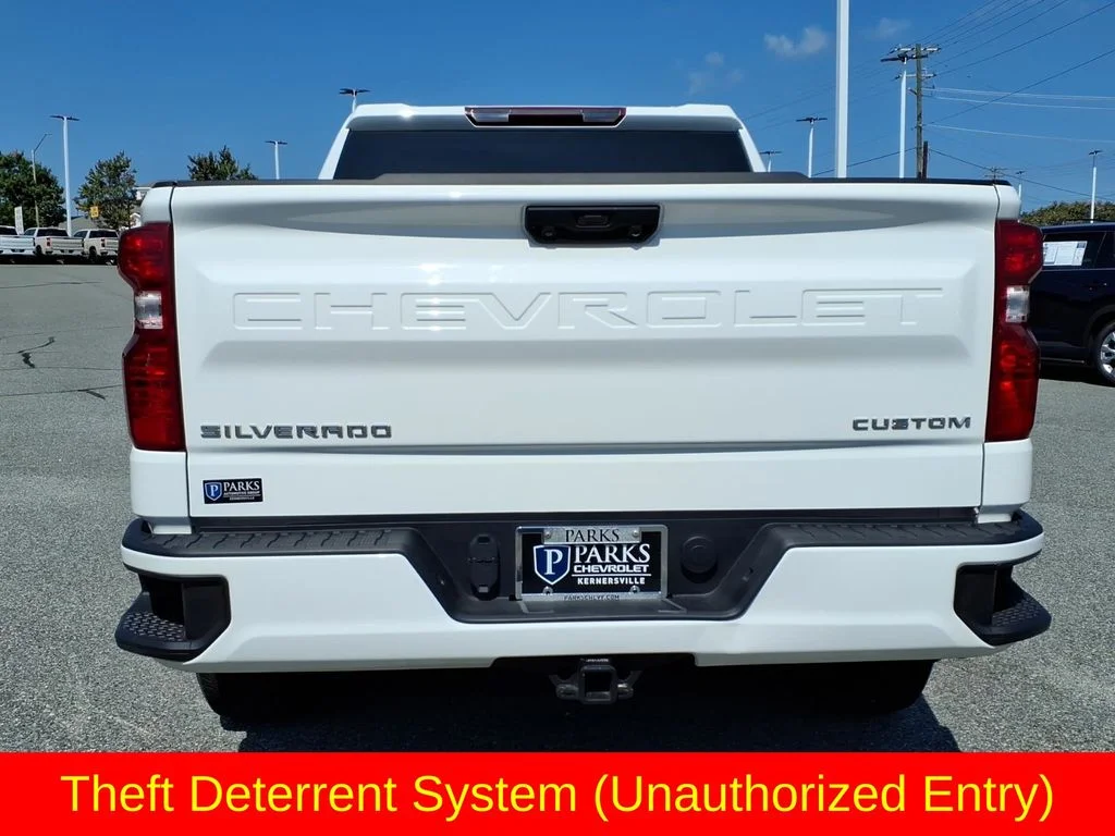 Used 2025 White Chevrolet Custom image 33