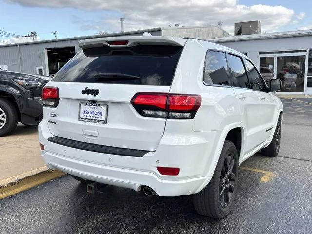 Used 2019 White Jeep Altitude 4x4 image 11