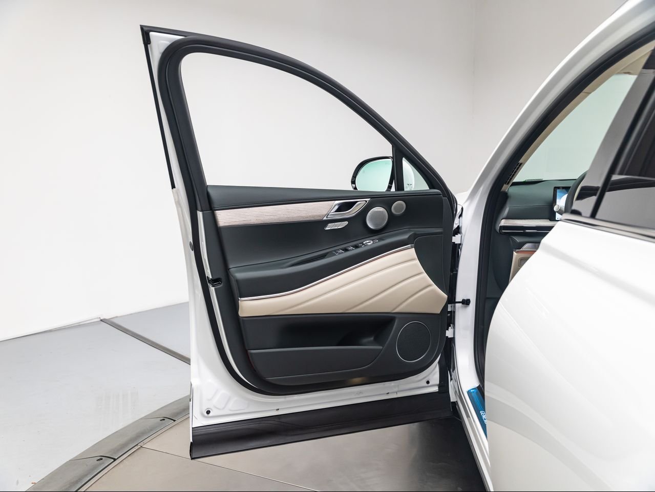 New 2026 Alta White Genesis 3.5T PRESTIGE image 30