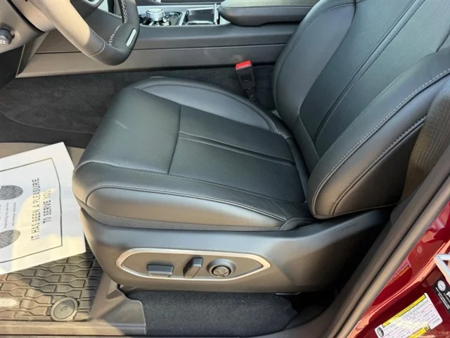 New 2026 Velvet Red Pearlcoat (DISC) Jeep Upland image 23