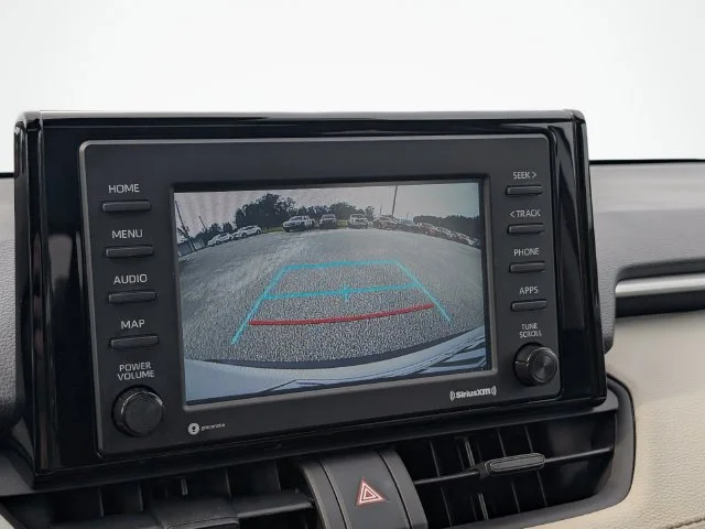 Used 2022 White Toyota XLE image 25