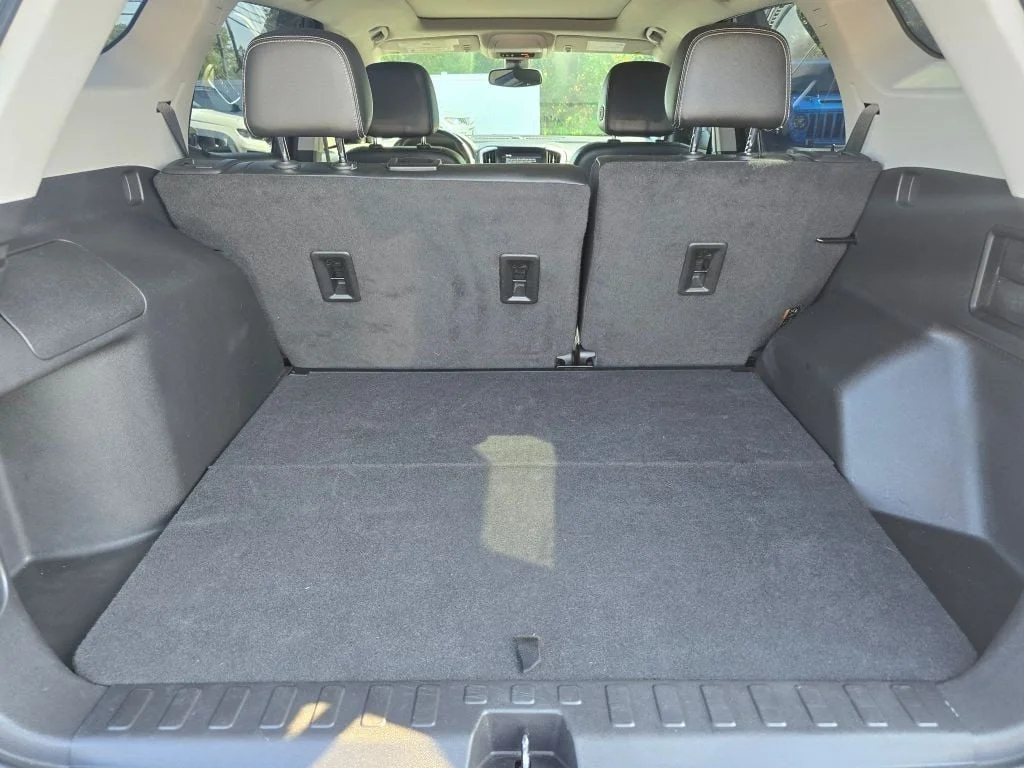 Used 2022 Ebony Twilight Metallic GMC FWD 4dr SLT Elevation Edition with Skyscape Power Sunroof image 6