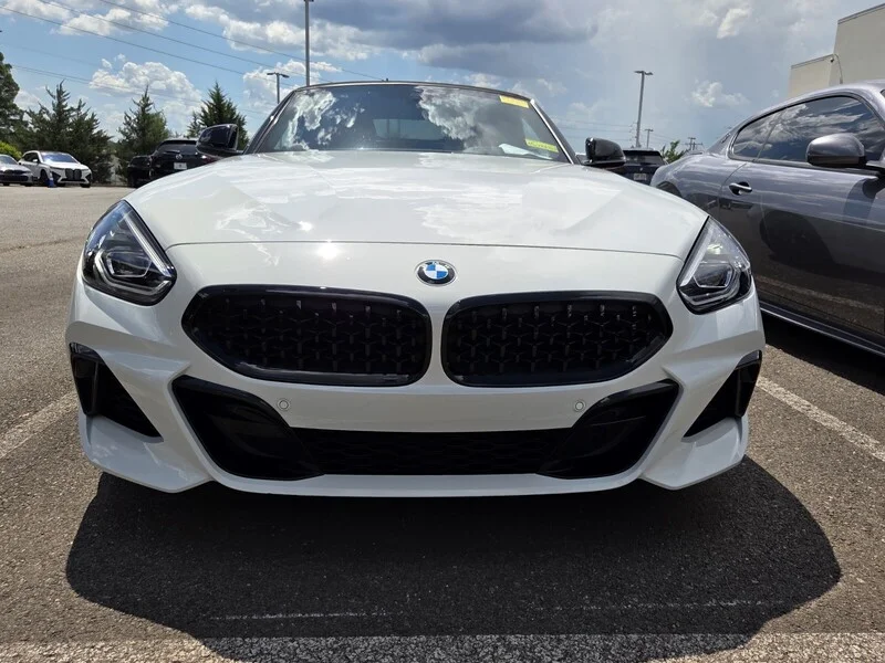 Used 2022 Alpine White BMW SDRIVE M40I image 2