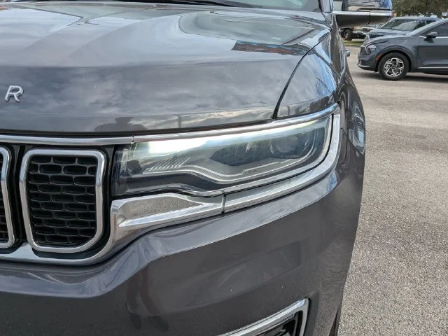 Used 2023 Gray Jeep Base image 7