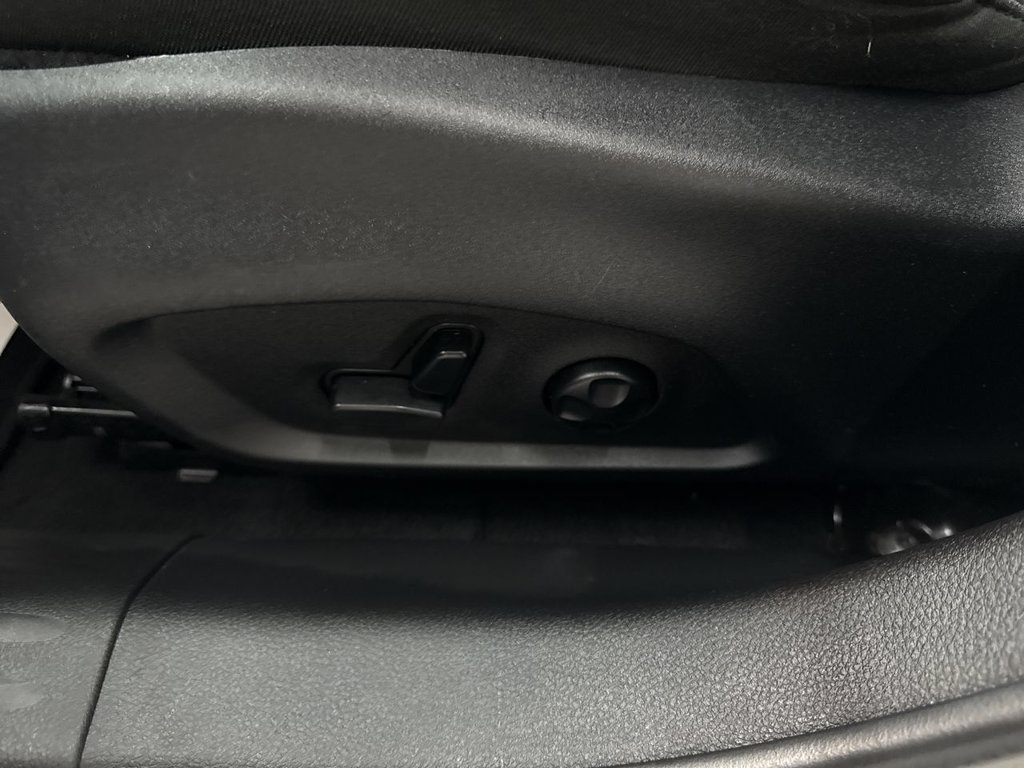 Used 2018 White Clearcoat Jeep Limited image 13