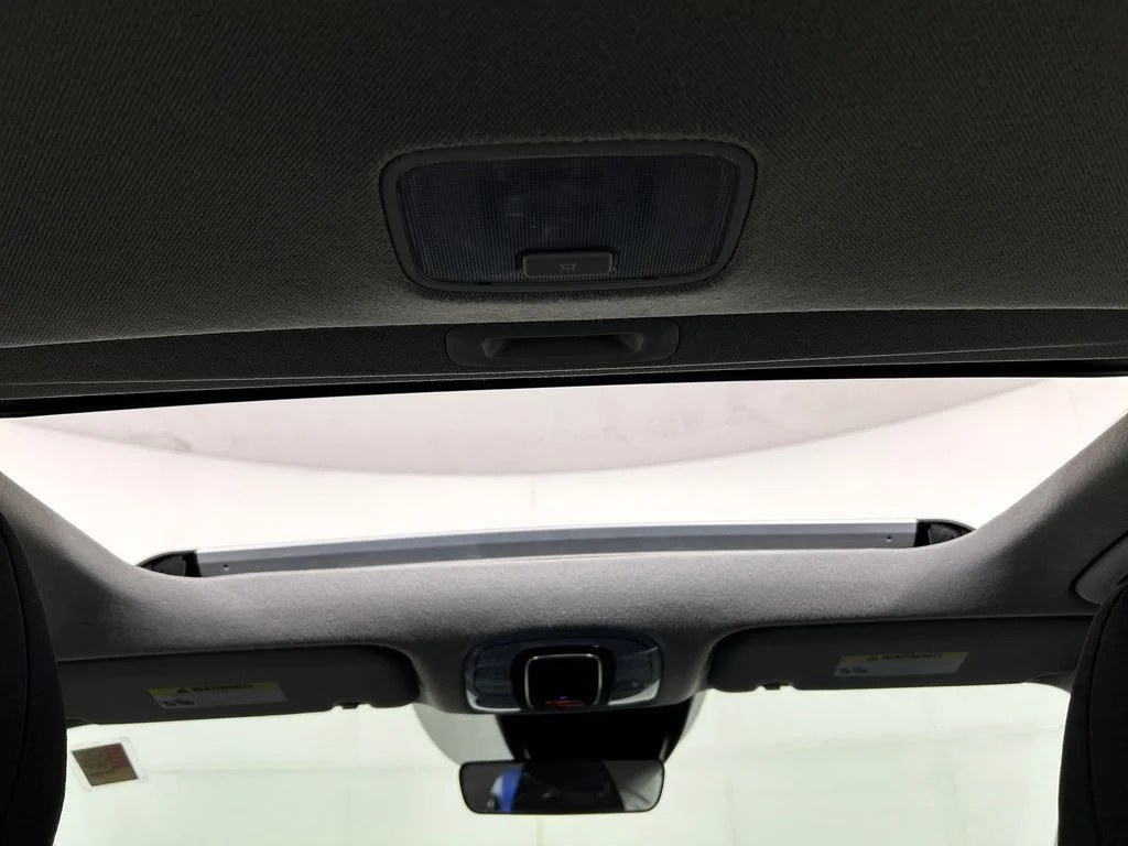 Used 2024 White Hyundai SEL image 19