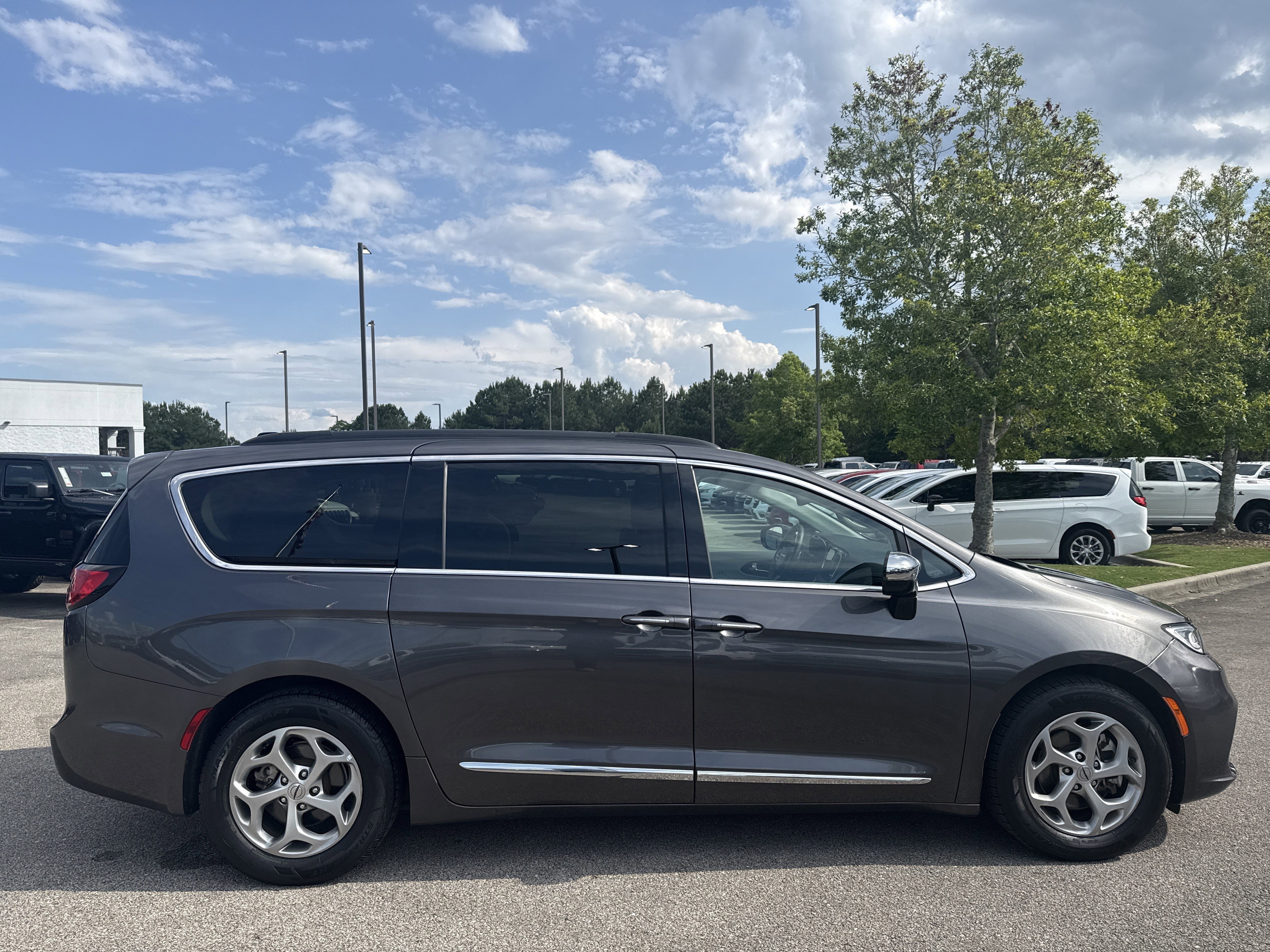 Used 2023 Granite Crystal Metallic Clearcoat Chrysler Limited image 8