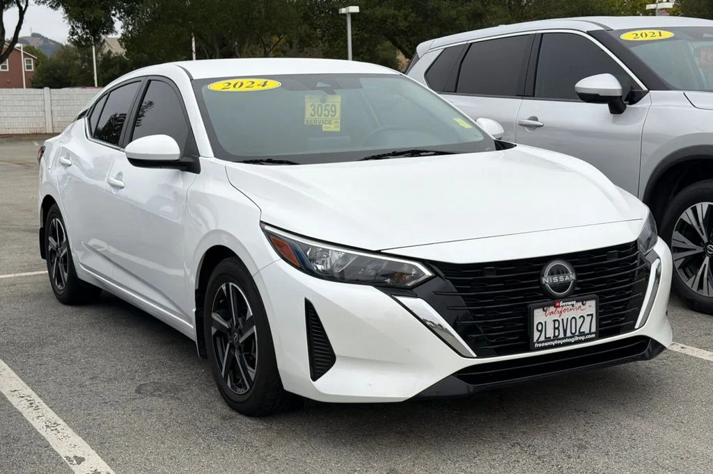 Used 2024 Aspen White Tricoat Nissan SV image 2