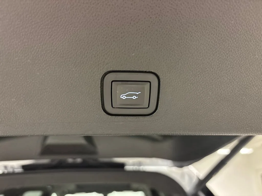 Used 2020 CRYSTAL WHITE TRICOAT Cadillac AWD Sport image 21