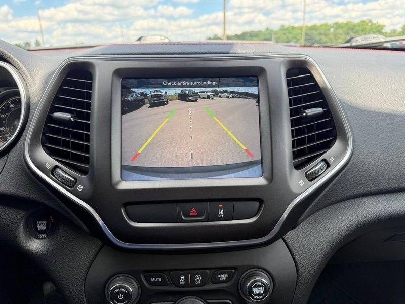 Used 2022 Silver Jeep Trailhawk image 14