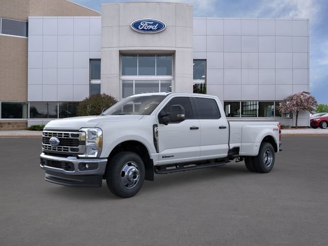New 2026 Oxford White Ford XLT image 1