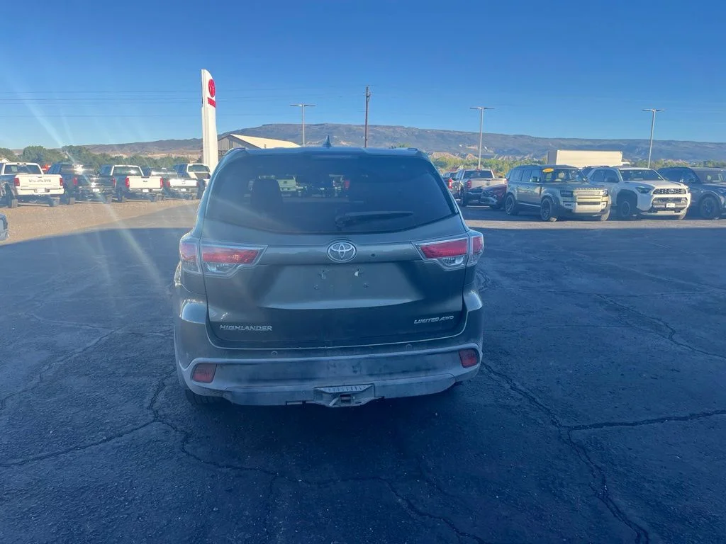 Used 2015 Jade Metallic Toyota Limited Platinum V6 image 5