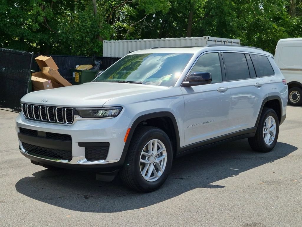 New 2026 Silver Zynith Exterior Paint Jeep Laredo X image 7