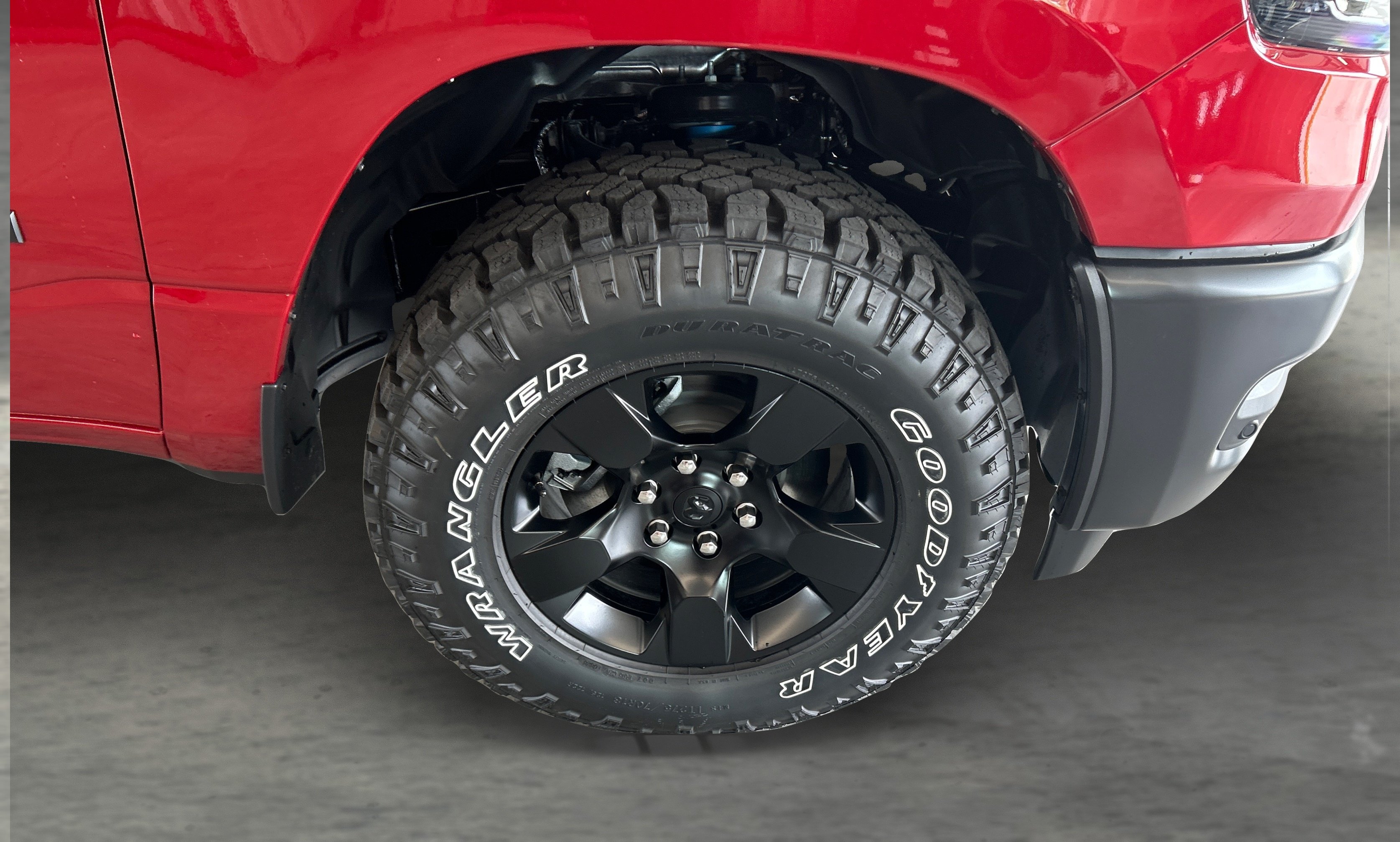 New 2026 Molten Red Pearl-Coat Exterior Paint RAM Warlock image 21