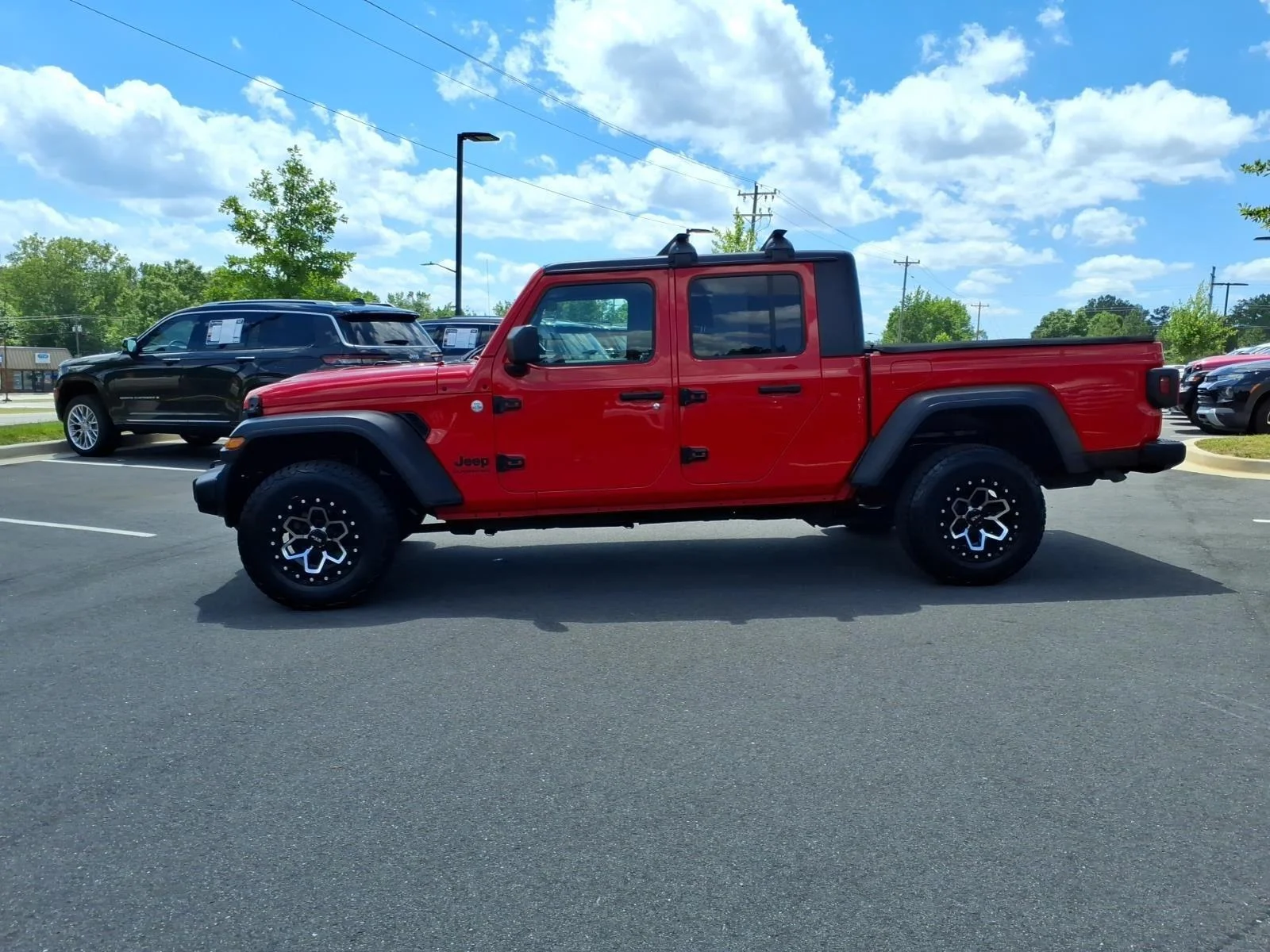 Used 2020 Firecracker Red Jeep Sport S image 3