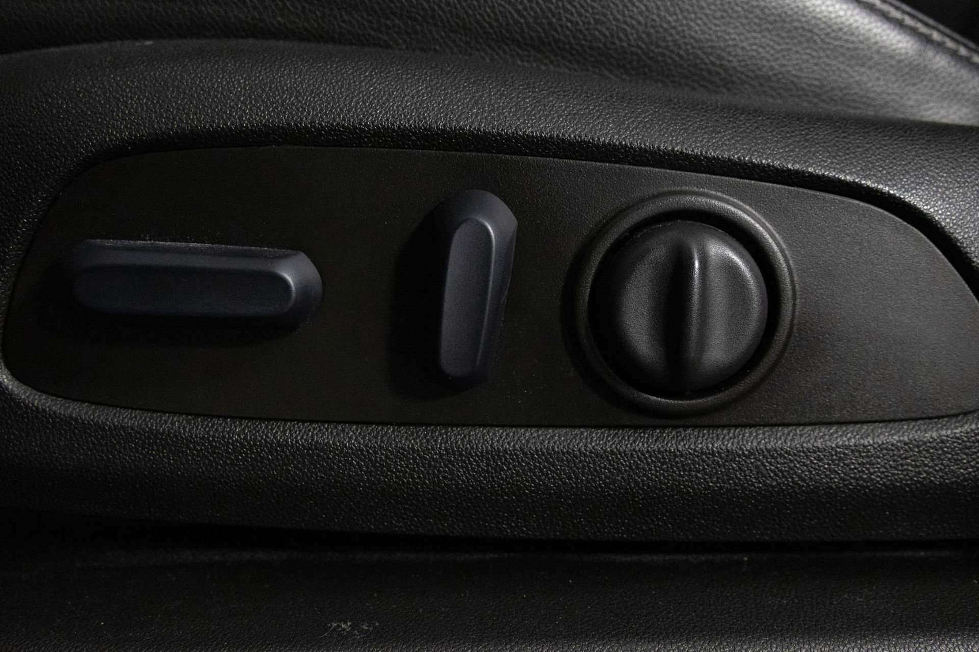 2022 GMC TERRAIN - Image 19