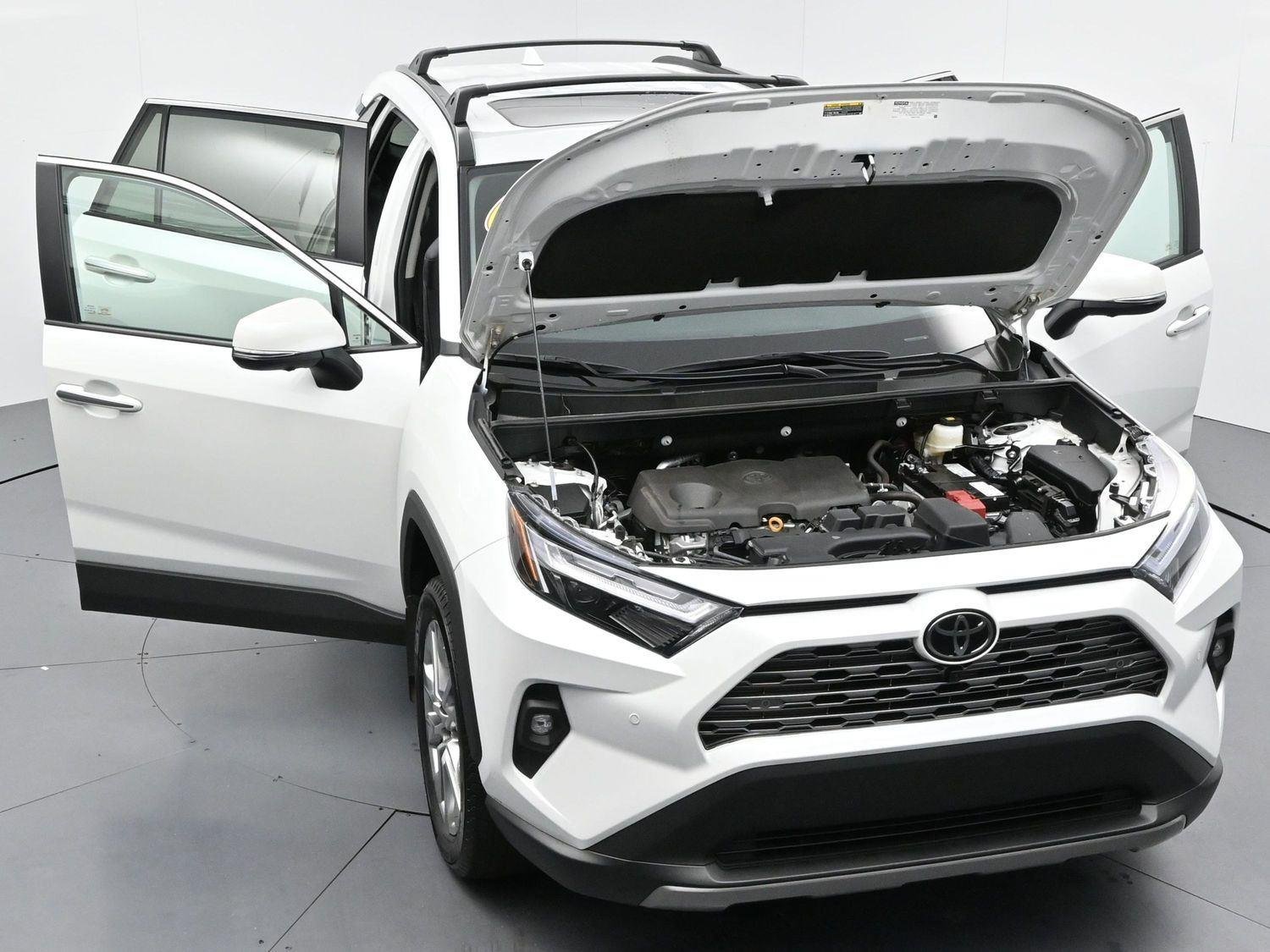 Used 2025 Wind Chill Pearl Toyota Limited image 44