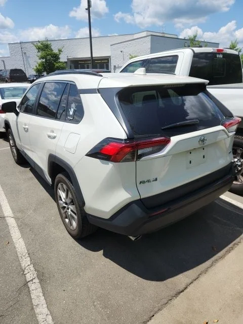 Used 2022 White Toyota XLE Premium image 4