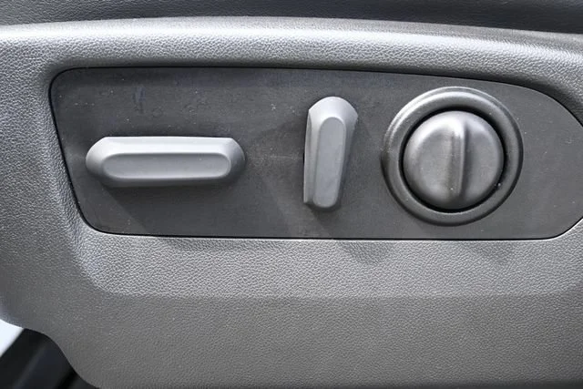 Used 2022 Silver Ice Metallic Chevrolet High Country image 9