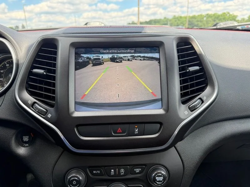 Used 2022 Silver Jeep Trailhawk image 14