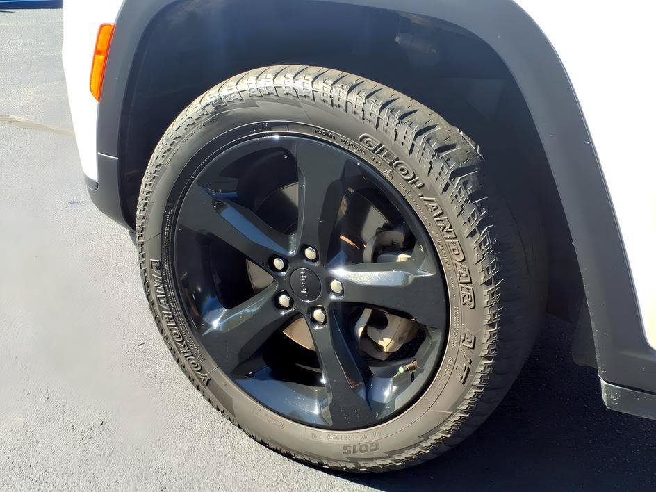 Used 2021 Bright White Clearcoat Jeep Altitude image 9