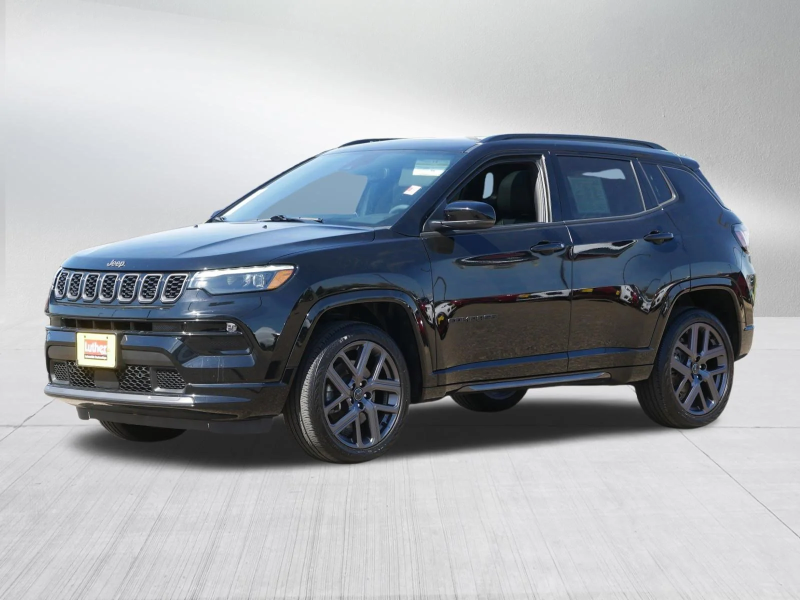 Used 2025 Diamond Black Crystal Pearlcoat Jeep Limited image 3