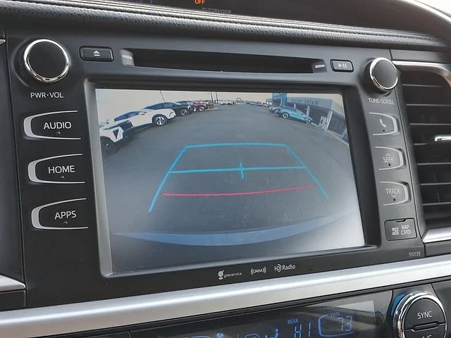 Used 2016 Blue Toyota XLE V6 image 18