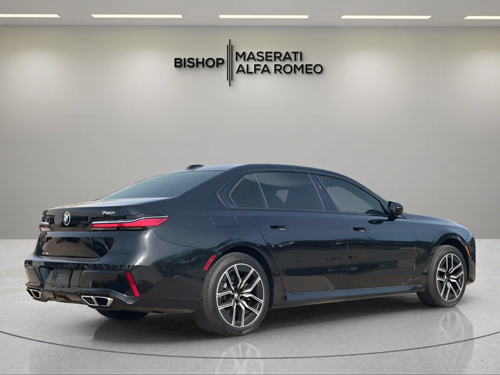 2025 BMW 7 Series 760i - Photo 7