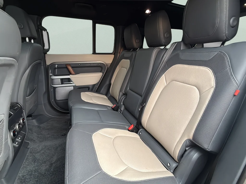 Used 2023 Gray Land Rover X-Dynamic SE image 27