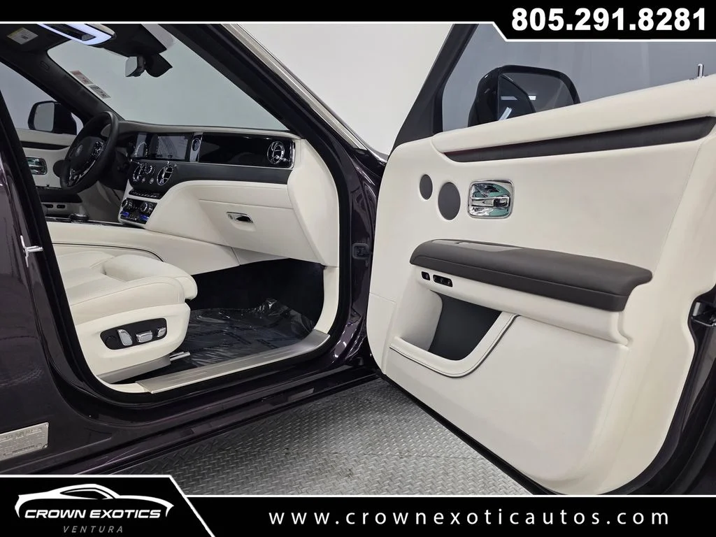 Used 2023 Purple Rolls-Royce Base image 28