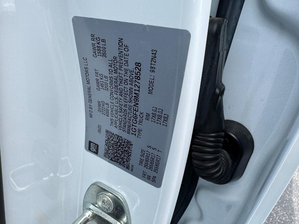 Used 2021 White GMC AT4 w/Cloth image 24