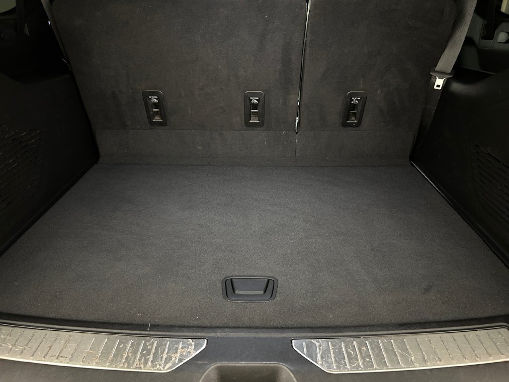 Used 2024 Silver GMC AT4 image 28