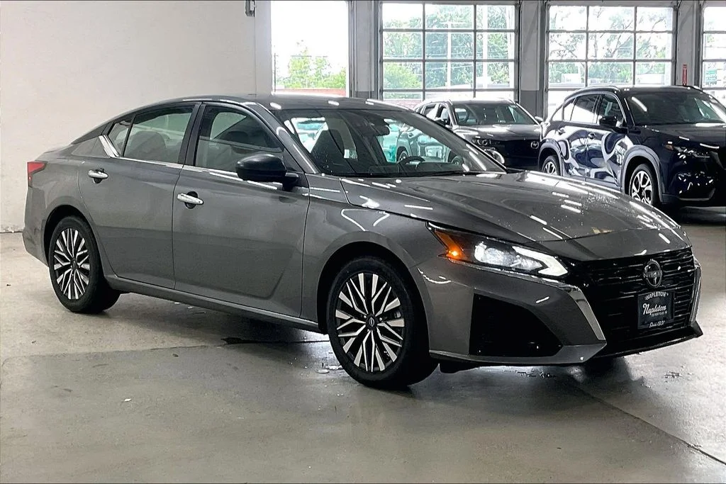 Used 2024 Gray Nissan 2.5 SV image 34