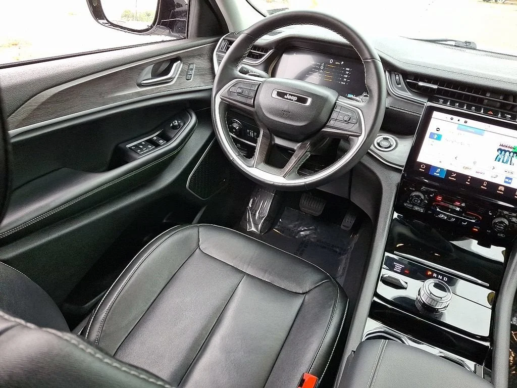 Used 2022 Silver Jeep Limited 4x4 image 48