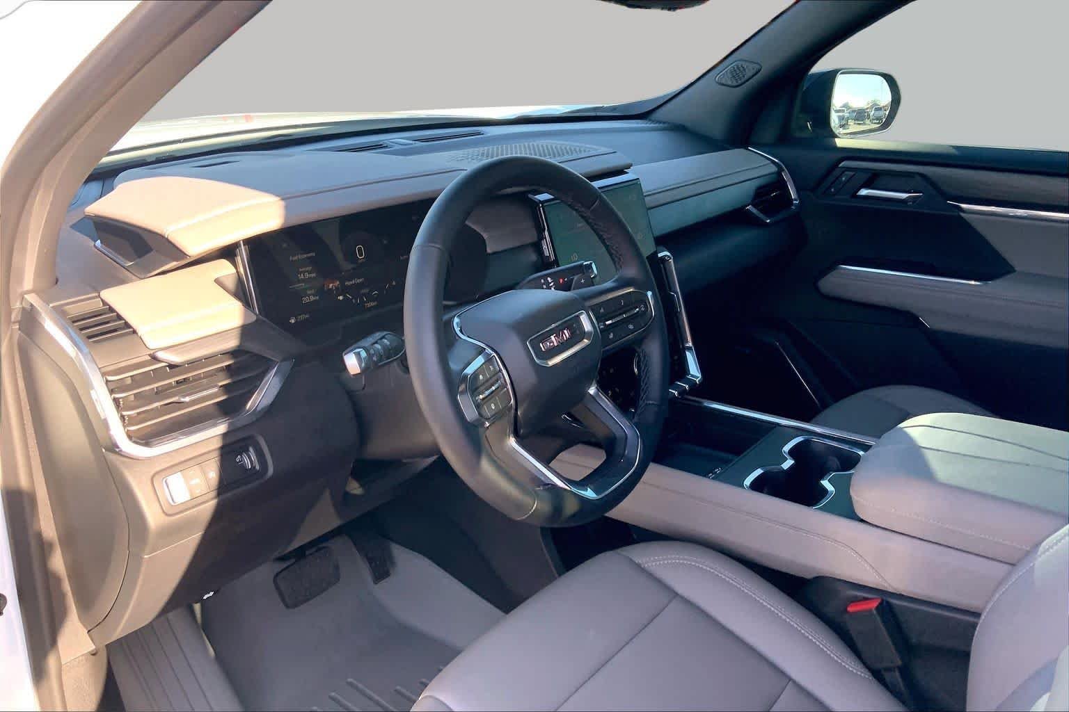 Used 2026 Summit White GMC FWD Elevation image 18