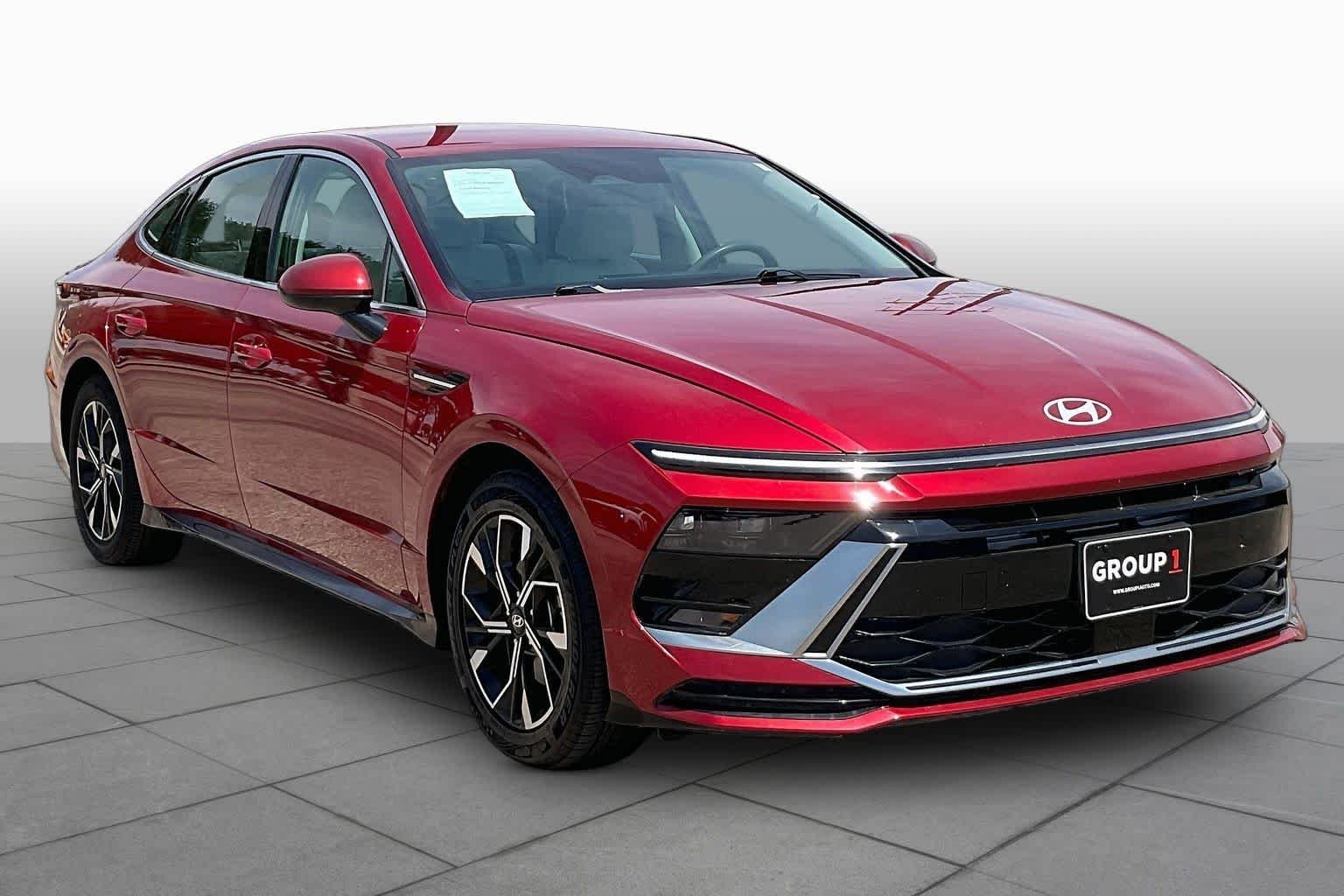 Used 2024 Ultimate red Hyundai SEL image 3