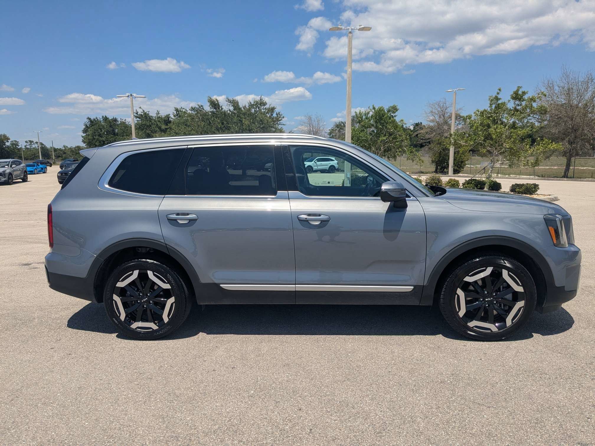 Certified Used 2025 Everlasting Silver Kia S image 4