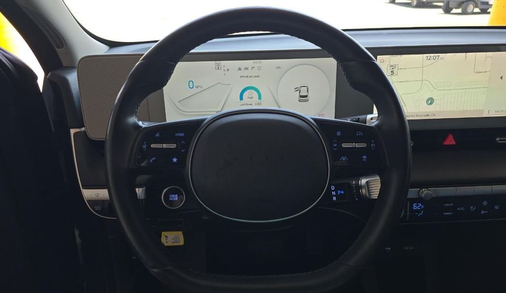 Used 2023 Green Hyundai SEL image 9