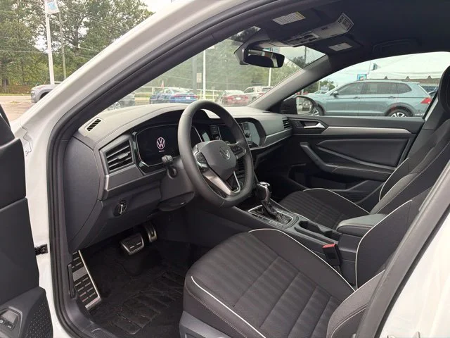 Used 2024 White Volkswagen 1.5T Sport image 10