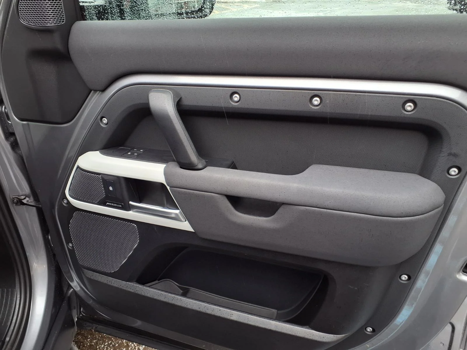 Used 2023 Carpathian Grey Metallic (1au) Land Rover 110 S image 27