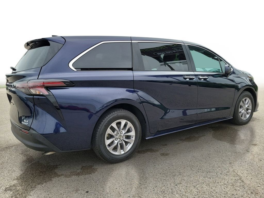 Used 2023  Toyota XLE image 4